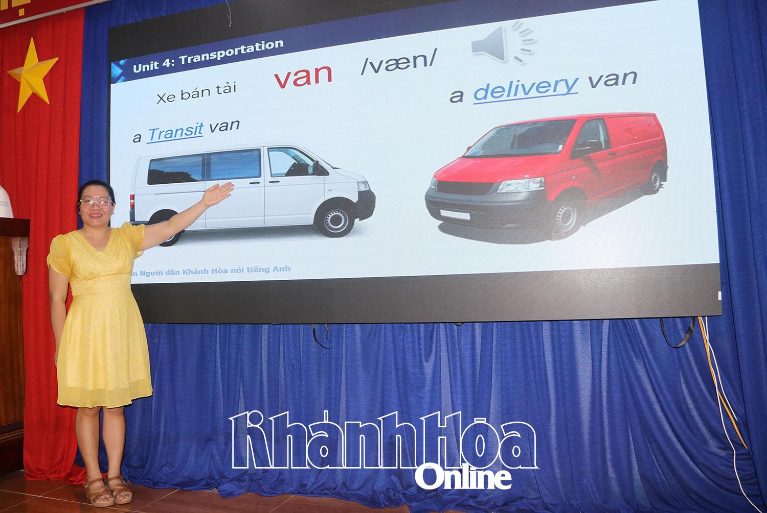 Bà Trang chuẩn bị, thiết kế từng bài giảng phù hợp cho từng lứa tuổi và có hình ảnh minh họa đi kèm.