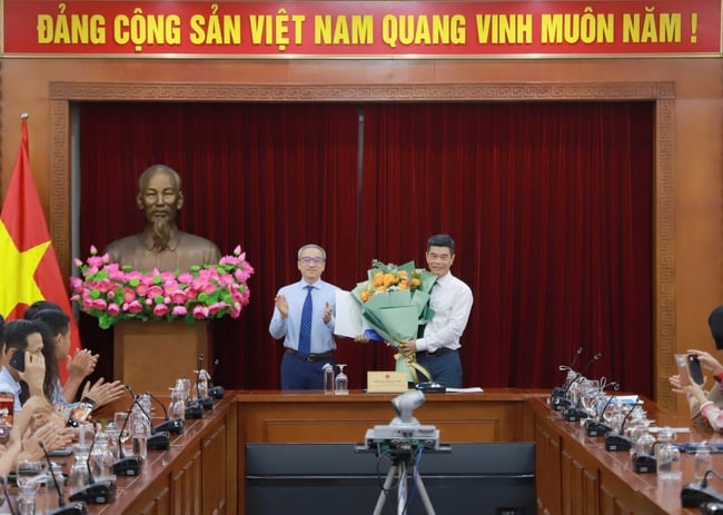 Trao quyết định nghỉ hưu trước tuổi cho 3 cán bộ của Bộ VHTTDL - Ảnh 2.