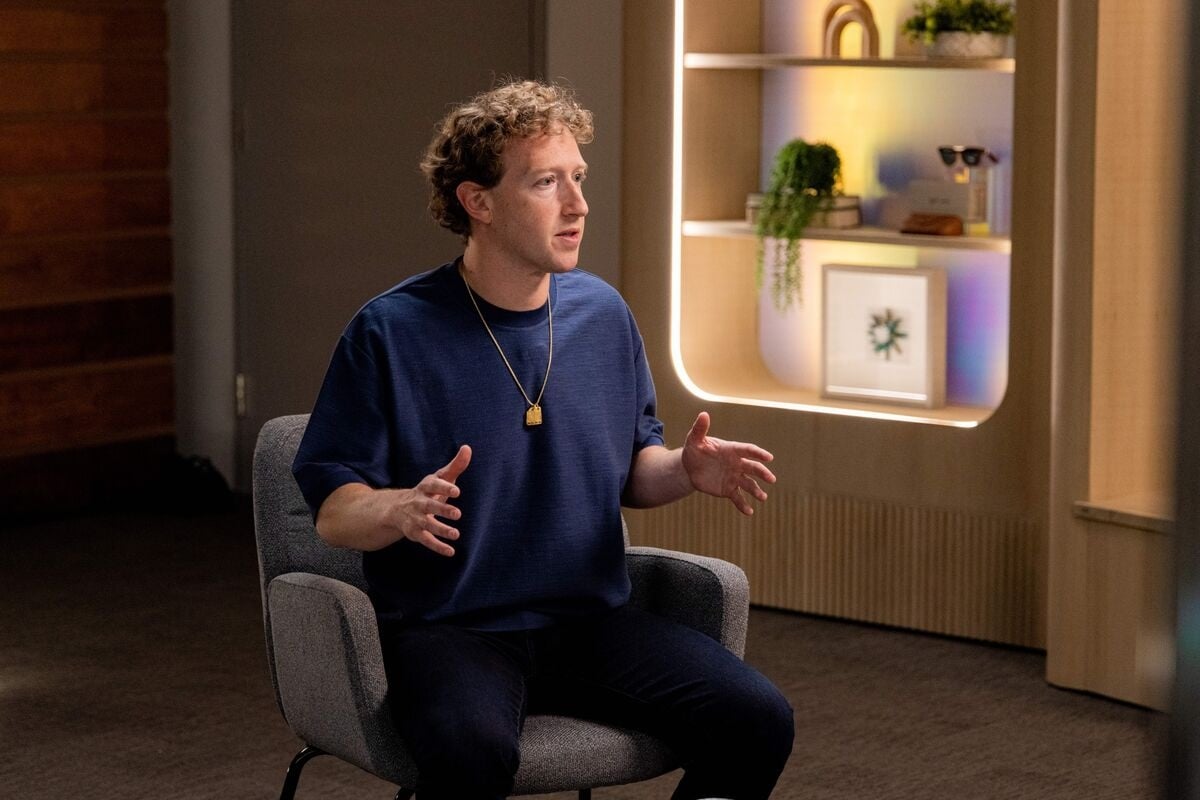 Mark Zuckerberg tim nhan tai anh 1