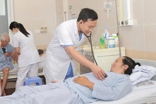 Nhận biết dấu hiệu nhồi máu cơ tim ở người trẻ - Ảnh 1.