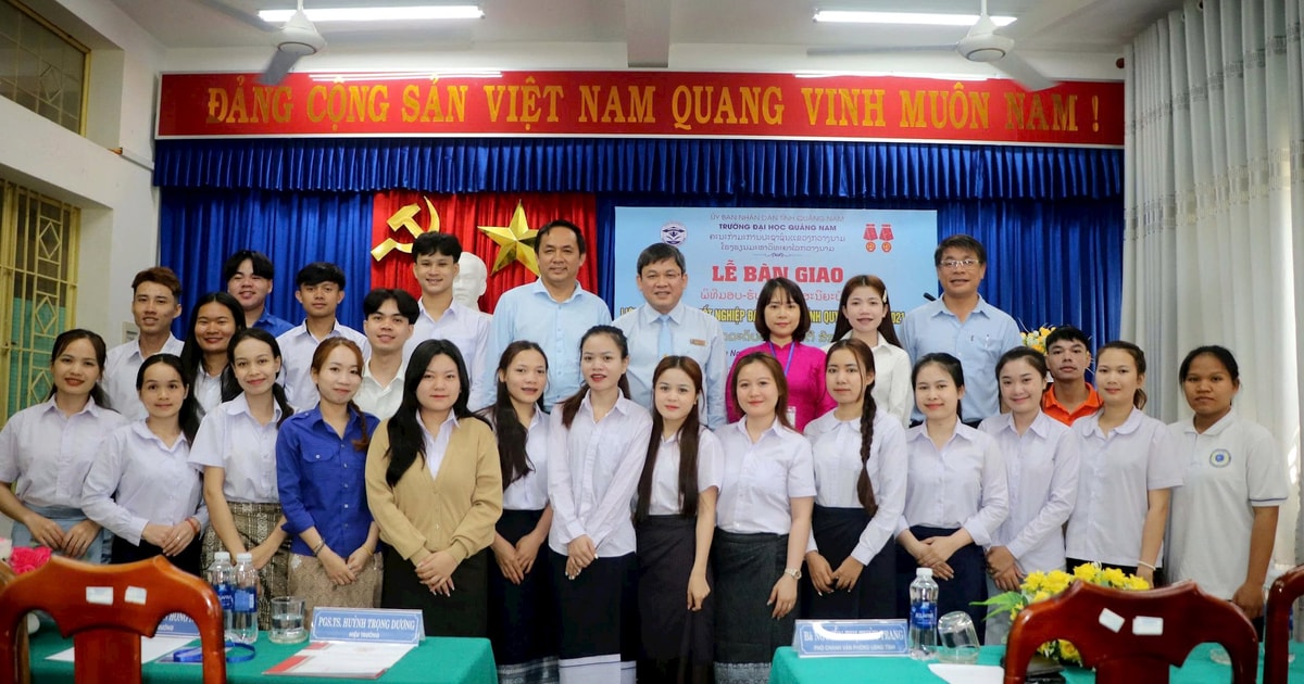 សាកលវិទ្យាល័យ Quang Nam ប្រគល់និស្សិតបញ្ចប់ការសិក្សានៅសកលវិទ្យាល័យឡាវចំនួន ២៥នាក់។