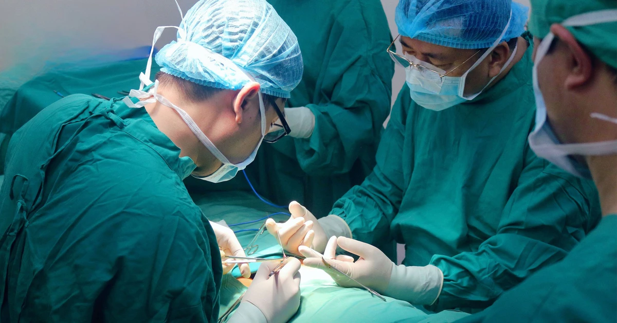 Phẫu thuật cho 2 bé trai ở Đà Lạt bị vùi dương vật bẩm sinh