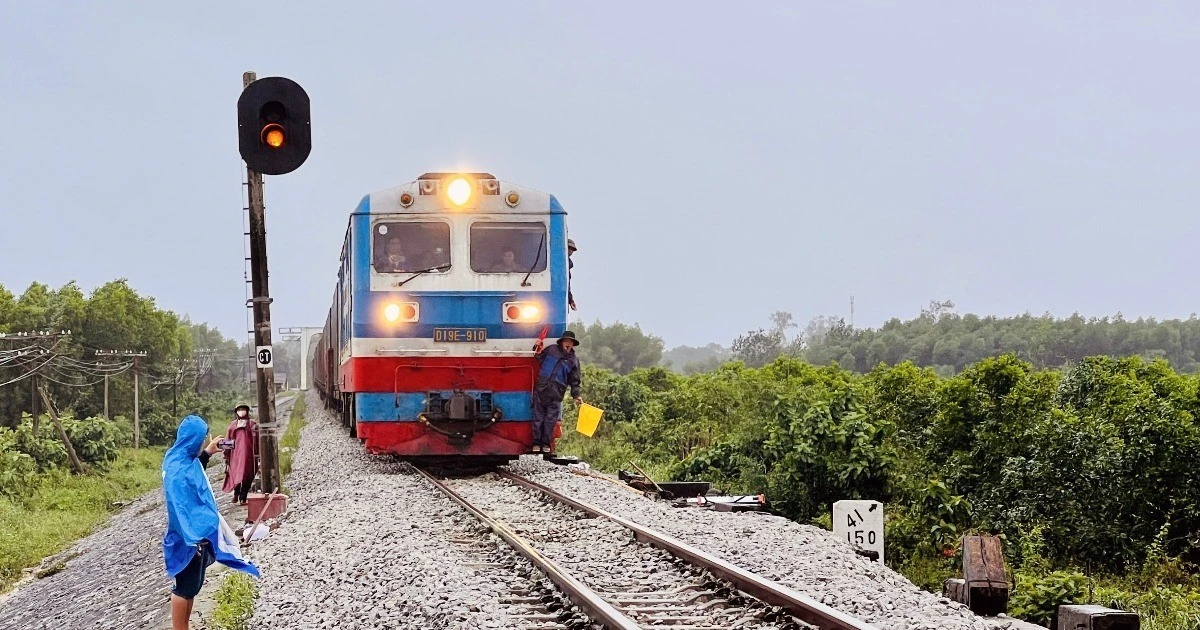 Tàu Thống Nhất dẫn đầu danh sách 24 hành trình tàu hỏa ấn tượng nhất thế giới