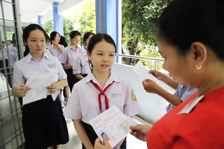 điểm chuẩn vào lớp 10 - Ảnh 1.