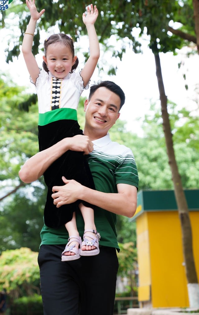 'Bố ơi, mình đi đâu thế?' trở lại với các cặp bố con 'triệu view'- Ảnh 1.