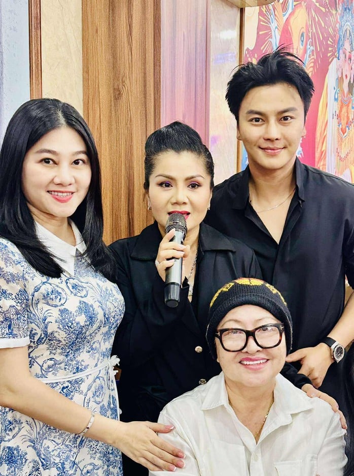 Quế Trân,  Tú Sương, Võ Minh Lâm và nhiều nghệ sĩ tề tựu mừng công "Câu thơ yên ngựa" - Ảnh 2.