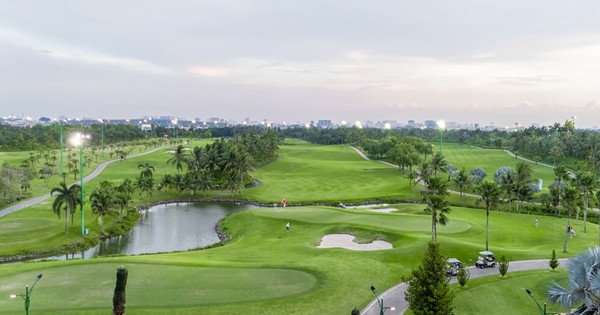 Trao gửi yêu thương tại Giải Golf "Tôi yêu Việt Nam"