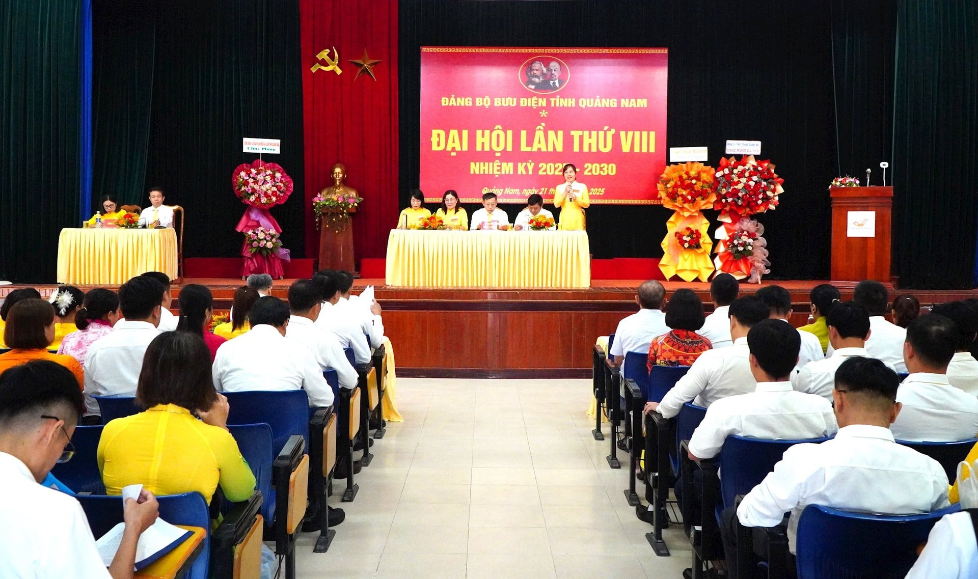 quan-canh-dai-hoi.jpg