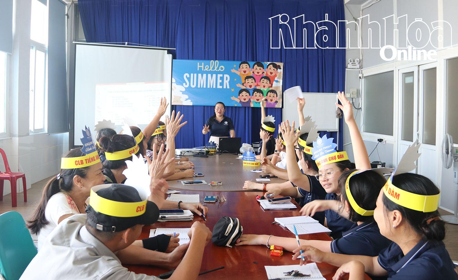 Learning English through club activities helps students feel comfortable and pressure-free.