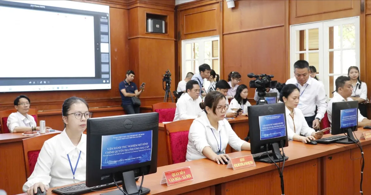 Chairman of Ho Chi Minh City People's Committee directs the arrangement of personnel for the Commune-level Public Administration Service Center