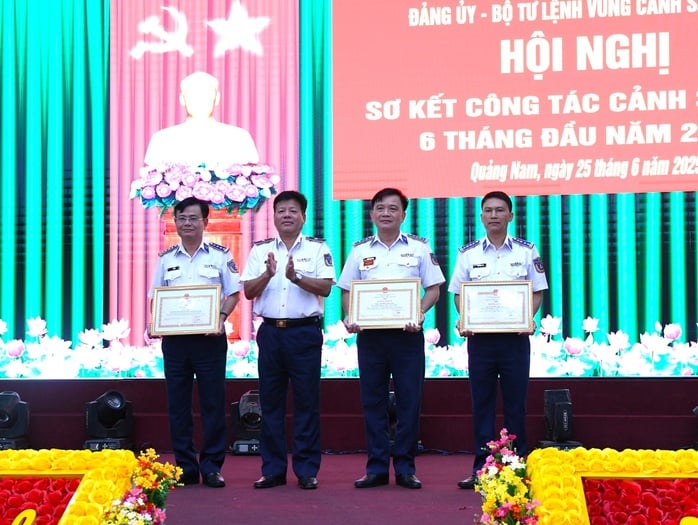  Xua đuổi hơn 500 lượt chiếc tàu nước ngoài xâm phạm chủ quyền vùng biển Việt Nam- Ảnh 2.