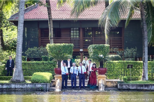 Đoàn đại biểu Đảng bộ Bộ VHTTDL viếng Lăng và báo công dâng Bác - Ảnh 13.