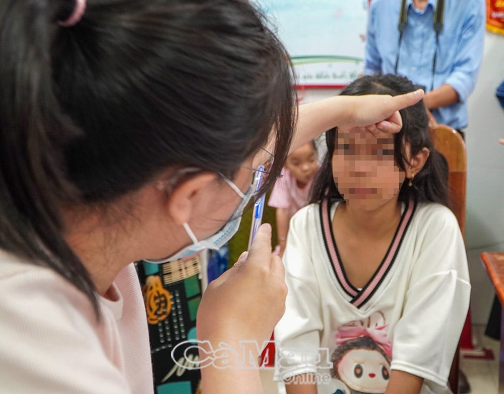 Children are examined and consulted by doctors before surgery.