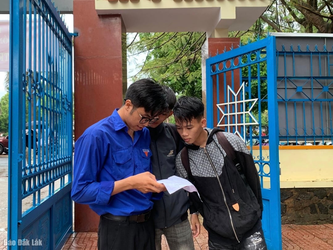 អ្នកស្ម័គ្រចិត្តសម្រាប់ការគាំទ្រការប្រឡង