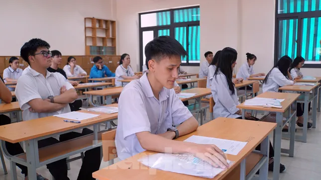 Phó Thủ tướng Lê Thành Long dặn dò học sinh Hải Phòng trước ngày thi tốt nghiệp ảnh 5