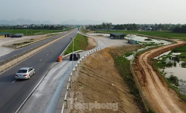 ហេតុអ្វី​បាន​ជា​ការ​ឈប់​សម្រាក​នៅ​លើ​ផ្លូវ​ល្បឿន​លឿន​ពី​ជើង​ទៅ​ត្បូង​មិន​បាន​បញ្ចប់? រូបថត ១
