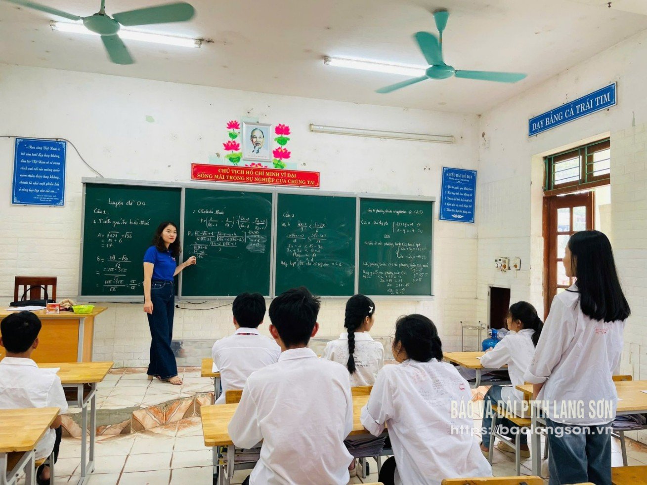 Lehrer der Cao Loc District Boarding Secondary and High School for Ethnic Minorities überprüfen Schüler, ohne eine Vergütung zu erhalten