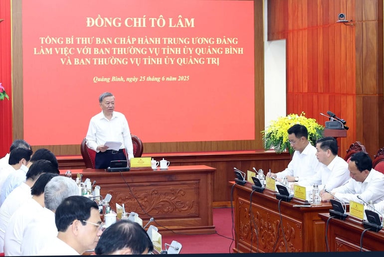 vna-potal-tong-bi-thu-to-lam-lam-viec-voi-ban-thuong-vu-tinh-uy-quang-binh-va-ban-thuong-vu-tinh-uy-quang-tri-8112018-1.jpg