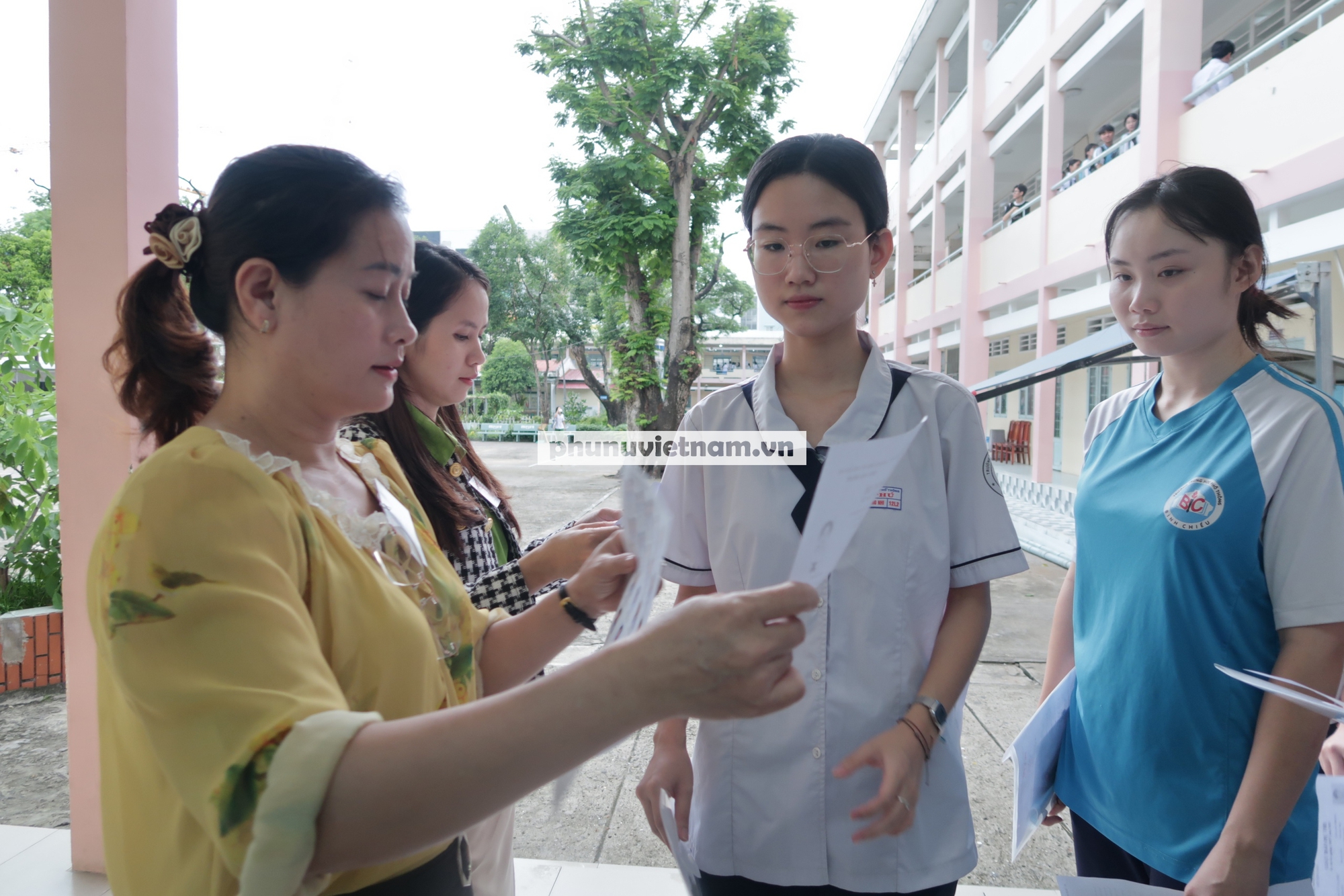 Kỳ thi tốt nghiệp THPT 2025: Thí sinh căng thẳng trước kỳ thi đặc biệt- Ảnh 4.