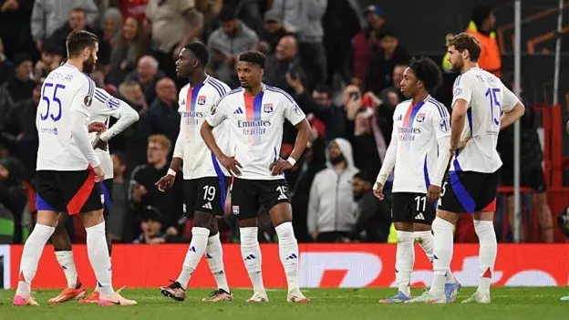 Der Verein, der sieben Mal in Folge die Ligue 1 gewann, stieg aufgrund der Finanzkrise in die Ligue 2 ab – Foto 1