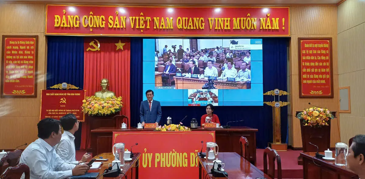 Binh Duong: Hundreds of officials and civil servants attend online conference on testing digital platforms