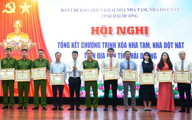 ទីក្រុង Hai Duong រុះរើផ្ទះបណ្ដោះអាសន្ន និងទ្រុឌទ្រោមជាង ១៤០០ខ្នង រូបថត ៤