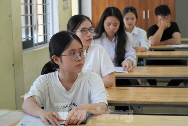 New 2025 High School Graduation Exam: Many Emotions Before G-Hour Photo 1