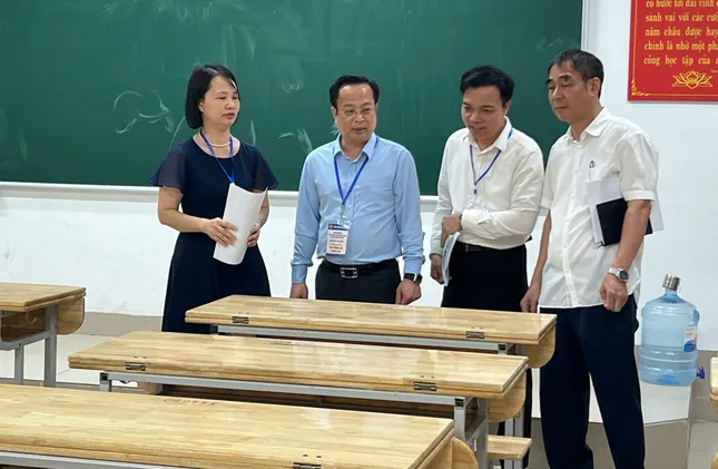 [Live]: Candidates in wheelchairs come to complete graduation exam procedures photo 2
