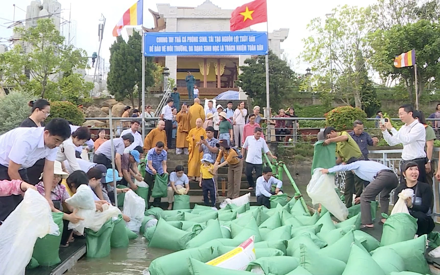 ការ​បញ្ចេញ​ប្រភេទ​សត្វ​ក្នុង​ទឹក​ជាង ៣៩៥ ពាន់​ប្រភេទ​ទៅ​ក្នុង​ទន្លេ Dong Nai