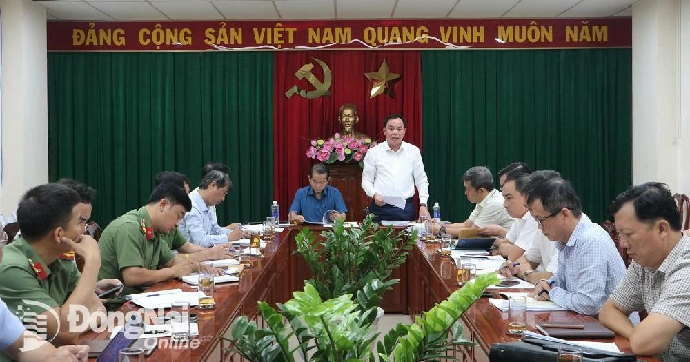 Phó bí thư Tỉnh ủy, Chủ tịch UBND tỉnh Võ Tấn Đức phát biểu kết luận buổi làm việc. Ảnh: Phạm Tùng