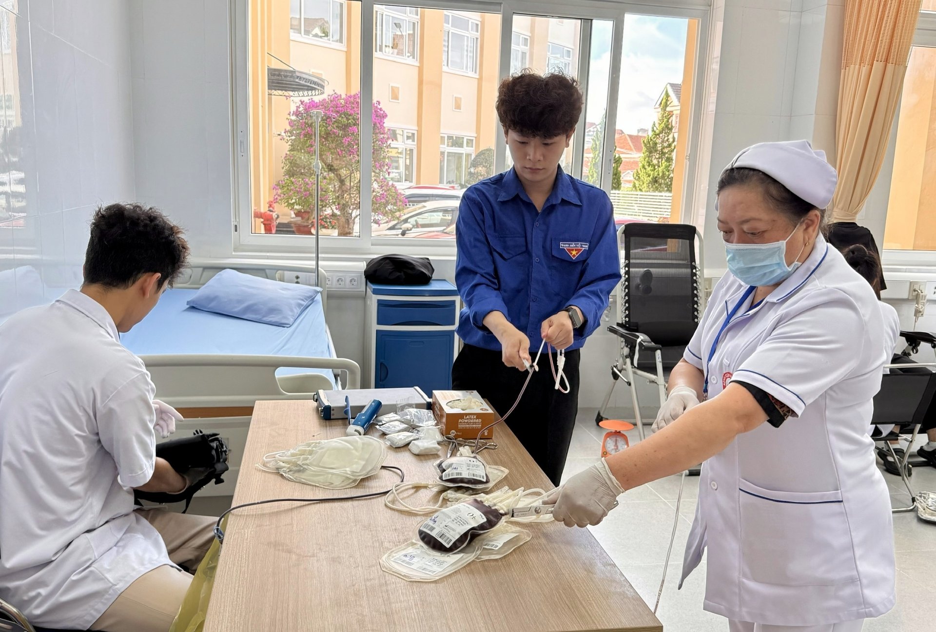 Khâu tiếp nhận máu 