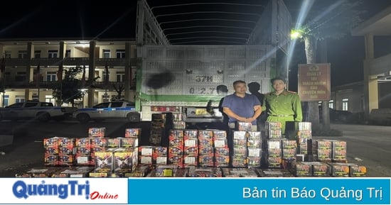 Vận chuyển 239 hộp pháo lậu để lấy tiền công