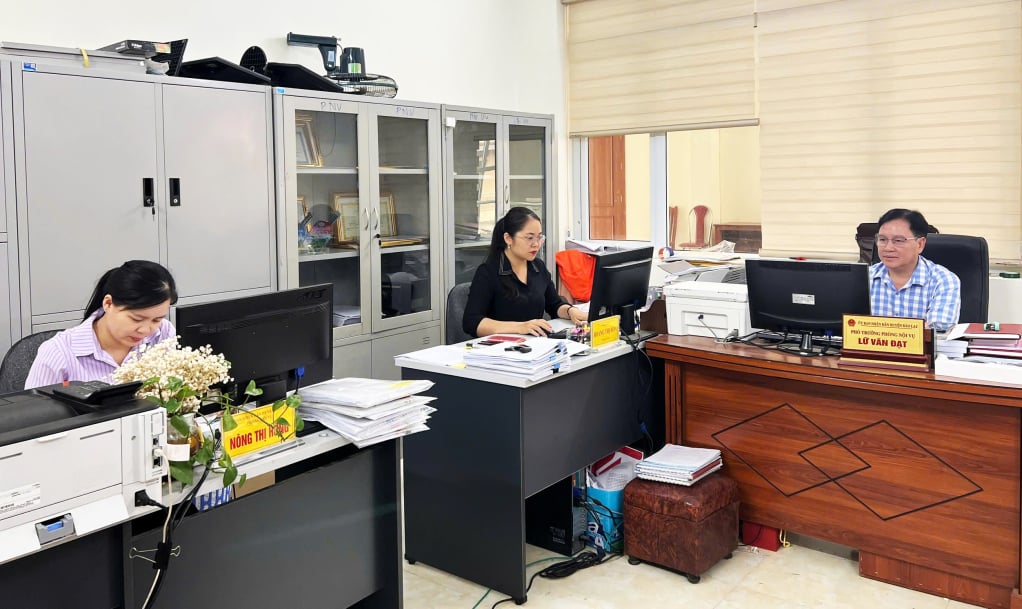 Cán bộ Phòng Nội vụ huyện Bảo Lạc sẵn sàng tâm thế khi chính quyền 2 cấp chính thức đi vào hoạt động.