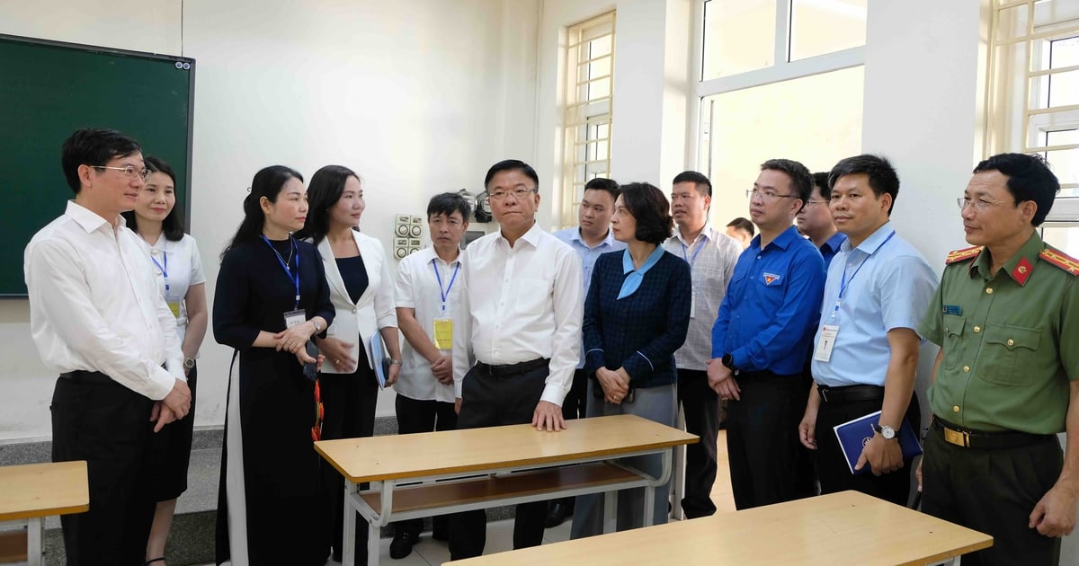 รองนายกรัฐมนตรี เล แถ่ง ลอง ตรวจสอบการเตรียมสอบในจังหวัดกว๋างนิญ