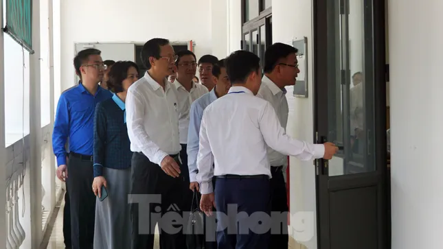 Phó Thủ tướng Lê Thành Long dặn dò học sinh Hải Phòng trước ngày thi tốt nghiệp ảnh 2