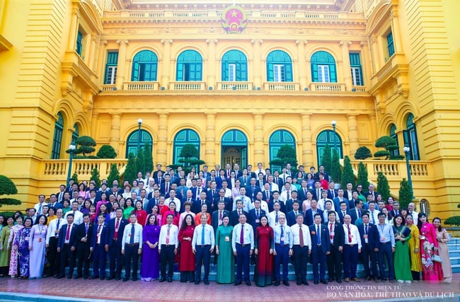 Đoàn đại biểu Đảng bộ Bộ VHTTDL viếng Lăng và báo công dâng Bác - Ảnh 15.