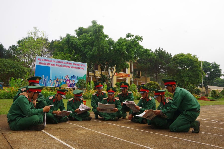 gio-doc-bao-cua-chien-si-lu-doan-phao-binh-234-anh-dvcc.jpg