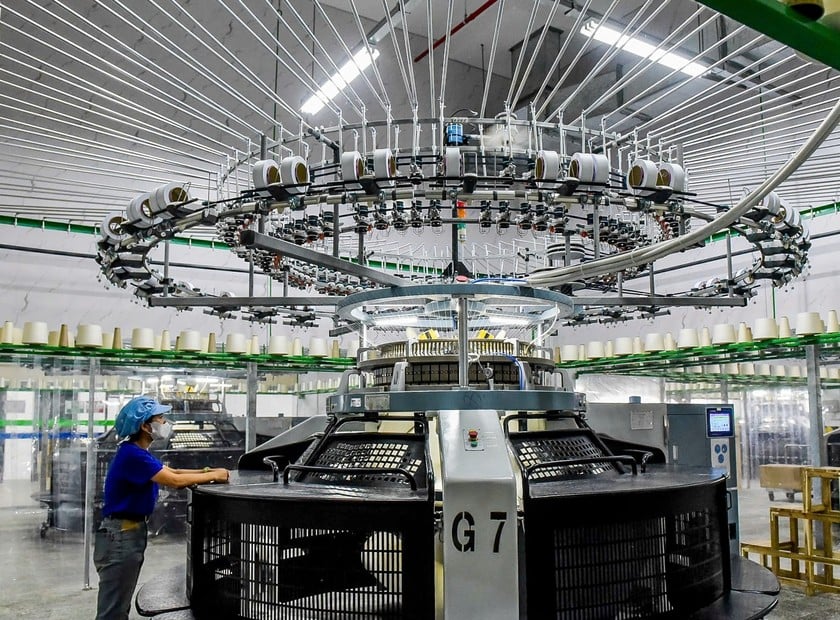 Bên trong nhà máy dệt nhuộm có tổng mức đầu tư 203 triệu USD trong KCN Dệt may Rạng Đông.