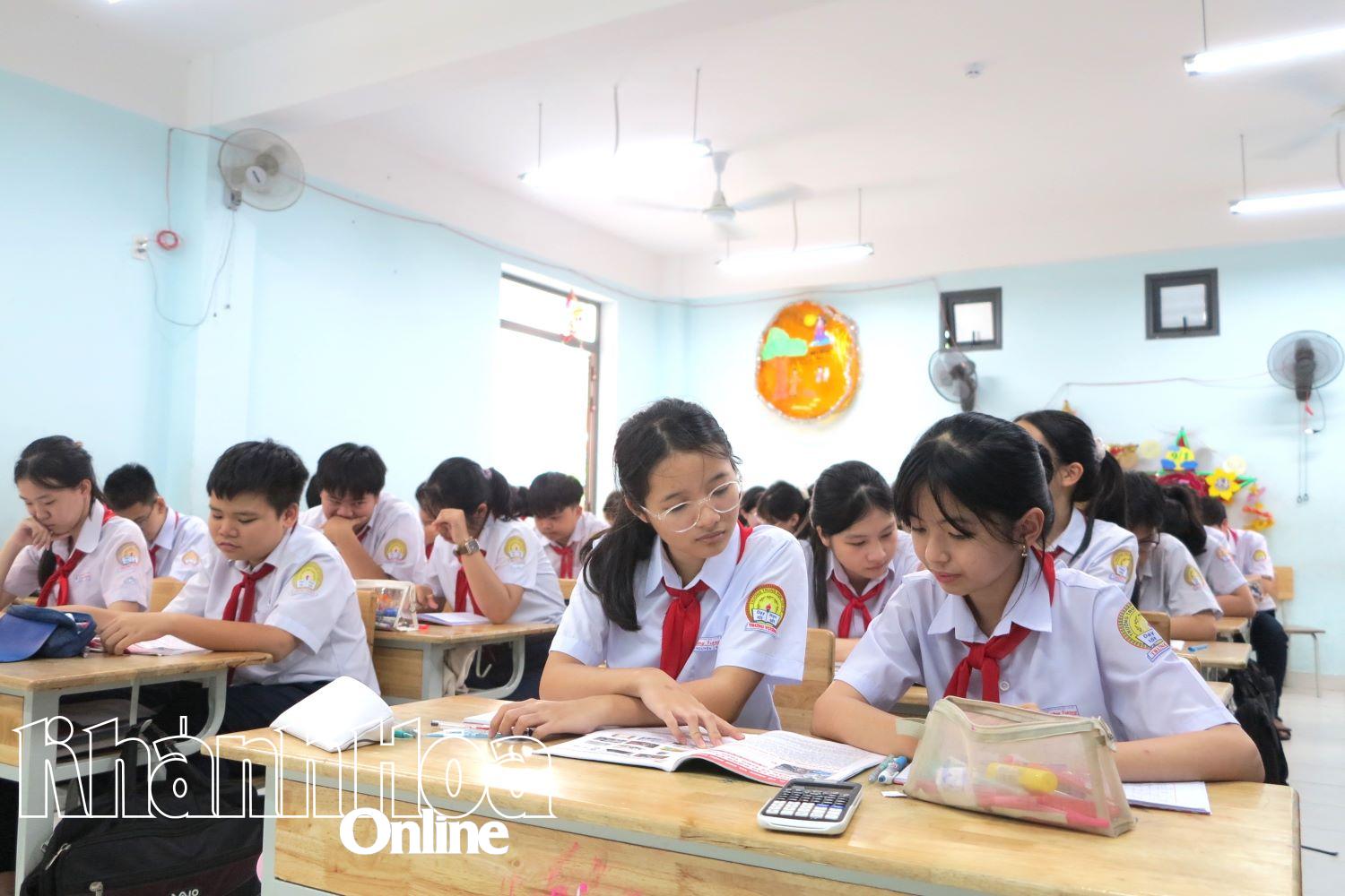 Học sinh một trường THCS trên địa bàn TP. Nha Trang. 