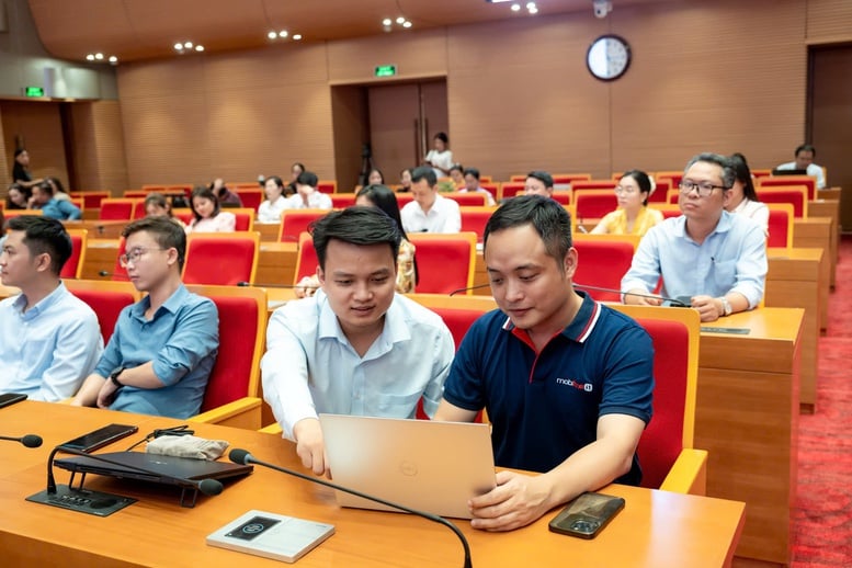 MobiFone phối hợp với Trung tâm Phục vụ hành chính công Hà Nội triển khai tập huấn dịch vụ công trực tuyến theo mô hình chính quyền địa phương 2 cấp- Ảnh 2.