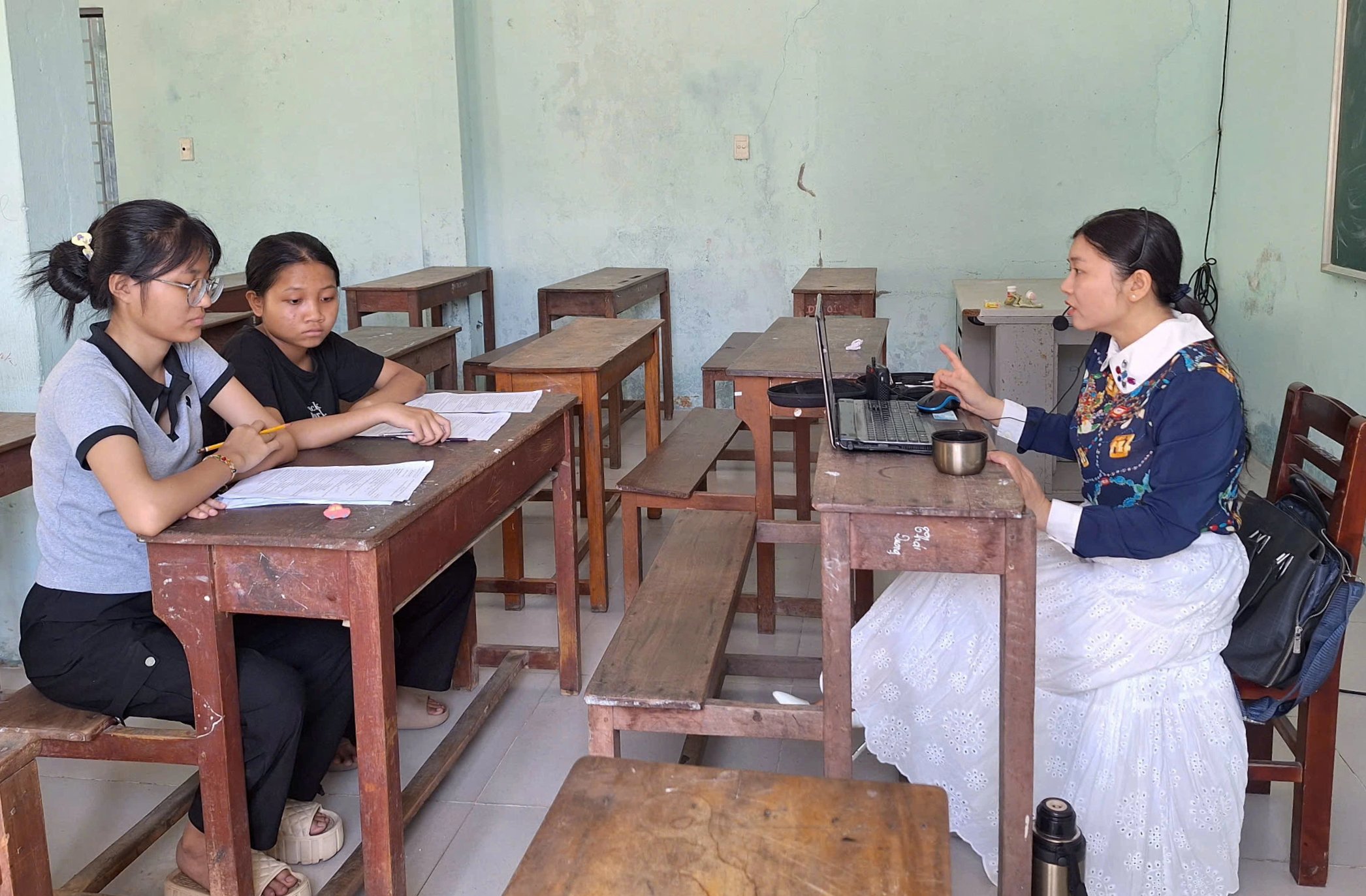 Đồng hành cùng sĩ tử Cơ Tu trước giờ bước vào kỳ thi tốt nghiệp THPT 2025 - Ảnh 3.