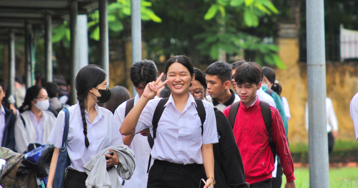 High School Graduation Exam 2025: Binh Phuoc supports candidates in difficult circumstances with 300,000 VND/student