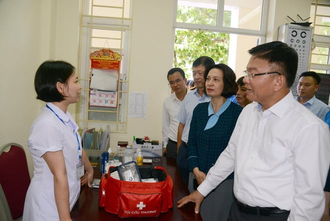 Phó Thủ tướng kiểm tra công tác chuẩn bị kỳ thi tốt nghiệp THPT tại Quảng Ninh- Ảnh 1.