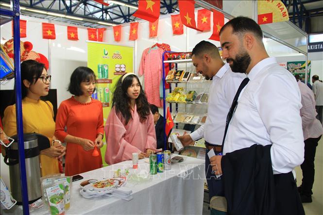 Quảng bá sản phẩm Việt tại Hội chợ Quốc tế Algiers 2025