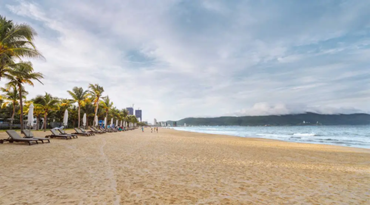 Name the high-end resorts in Da Nang suggested on Traveloka
