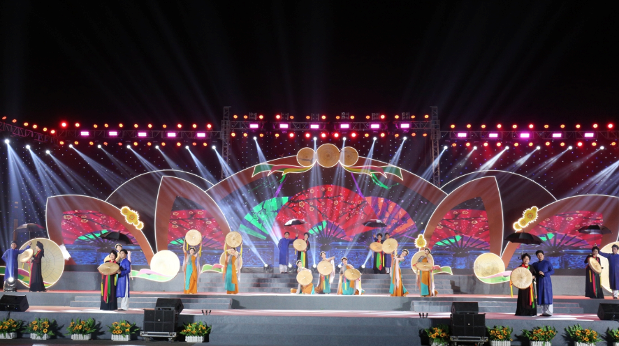 Bac Ninh បាញ់កាំជ្រួច និងរៀបចំកម្មវិធីសិល្បៈពិសេស ដើម្បីអបអរសាទរការបង្កើតខេត្ត - រូបថត ១
