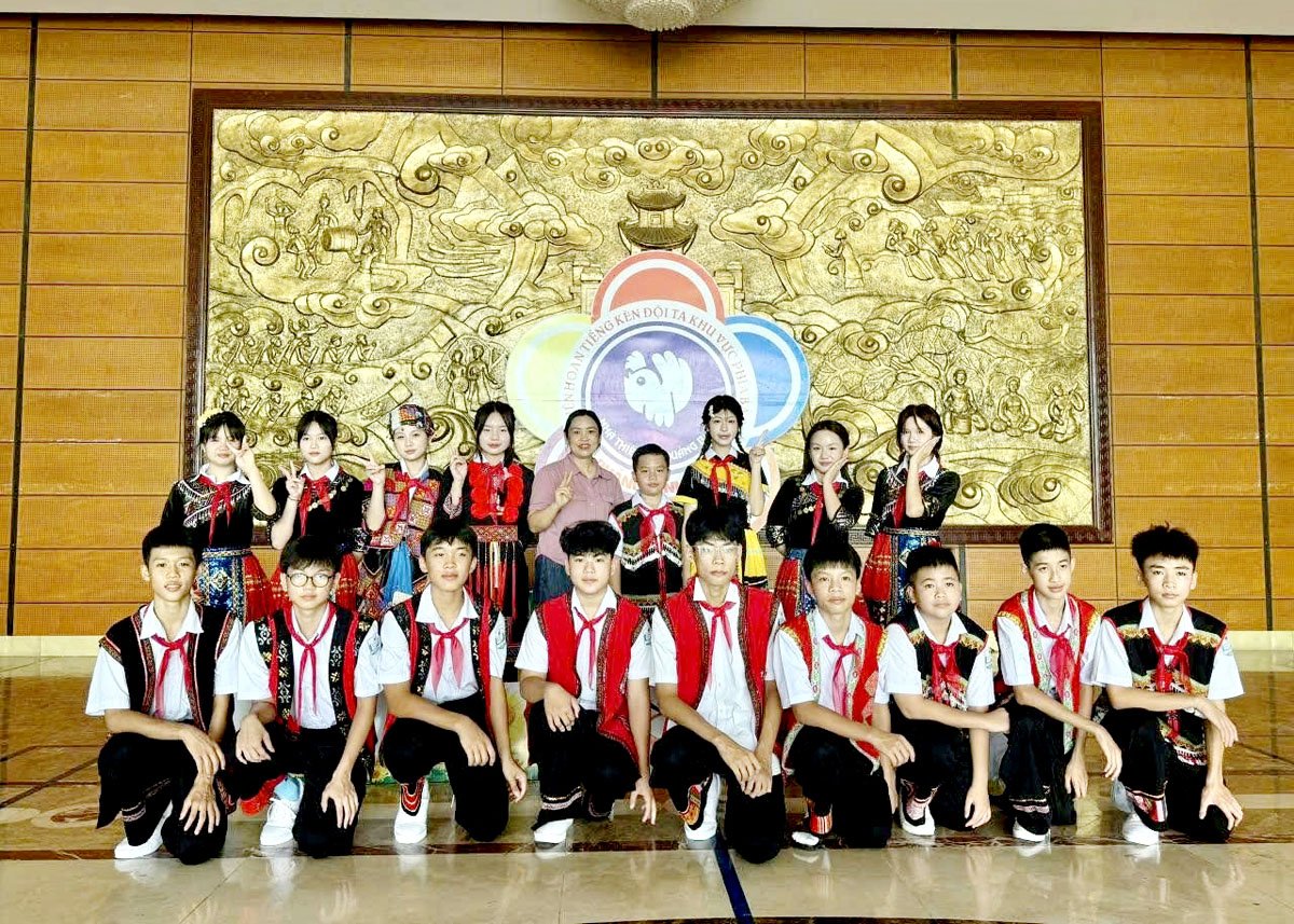 Đoàn thiếu nhi tỉnh Hà Giang biểu diễn tại Liên hoan. Ảnh: CTV