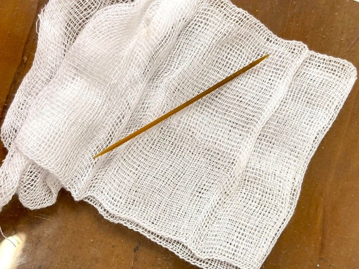 Tăm xỉa răng đâm thủng ruột già nam thanh niên ở Ninh Thuận - Ảnh 2.