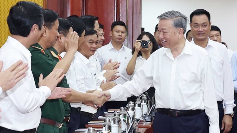 vna-potal-tong-bi-thu-to-lam-lam-viec-voi-ban-thuong-vu-tinh-uy-quang-binh-va-ban-thuong-vu-tinh-uy-quang-tri-8112028-5039.jpg