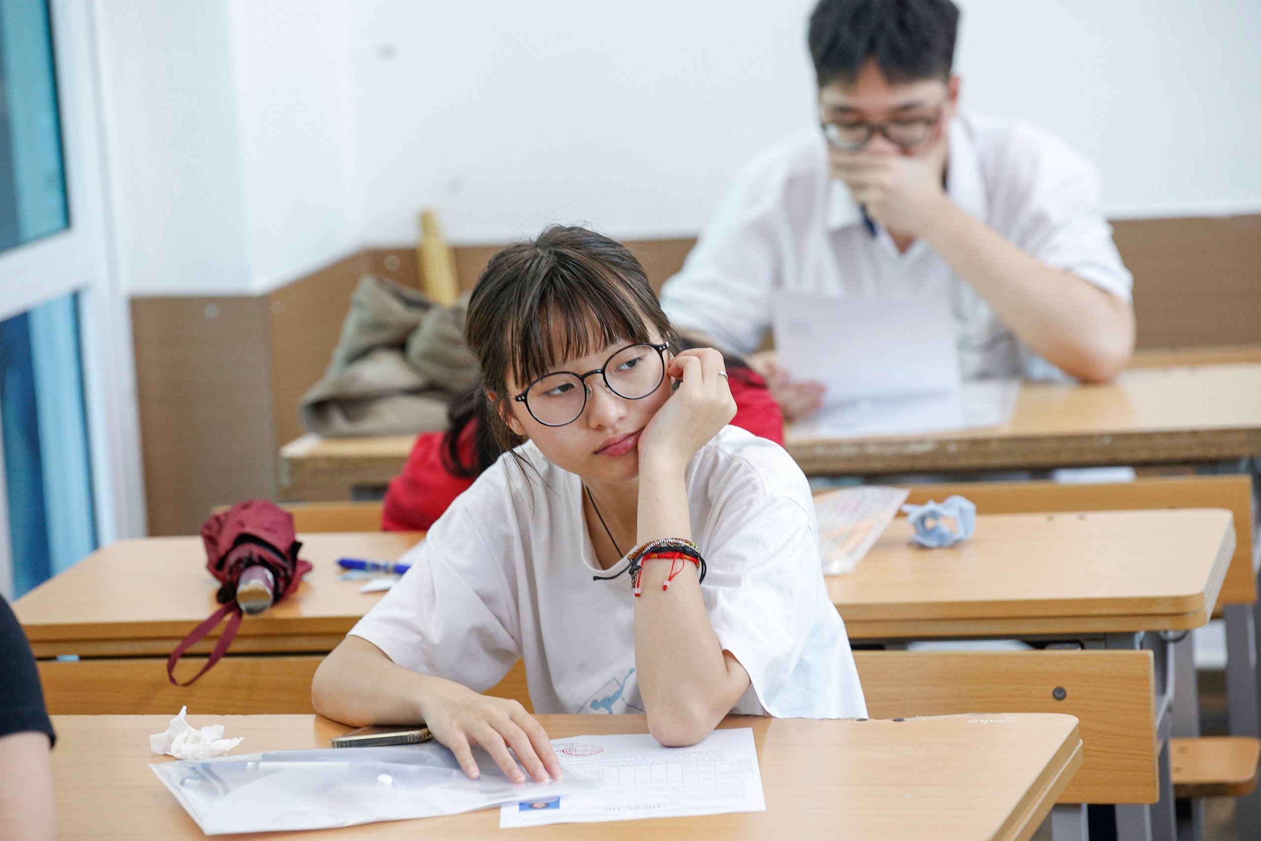 Thí sinh Hà Nội chuẩn bị cho kỳ thi tốt nghiệp THPT 2025 dưới nắng nóng - Ảnh 10.